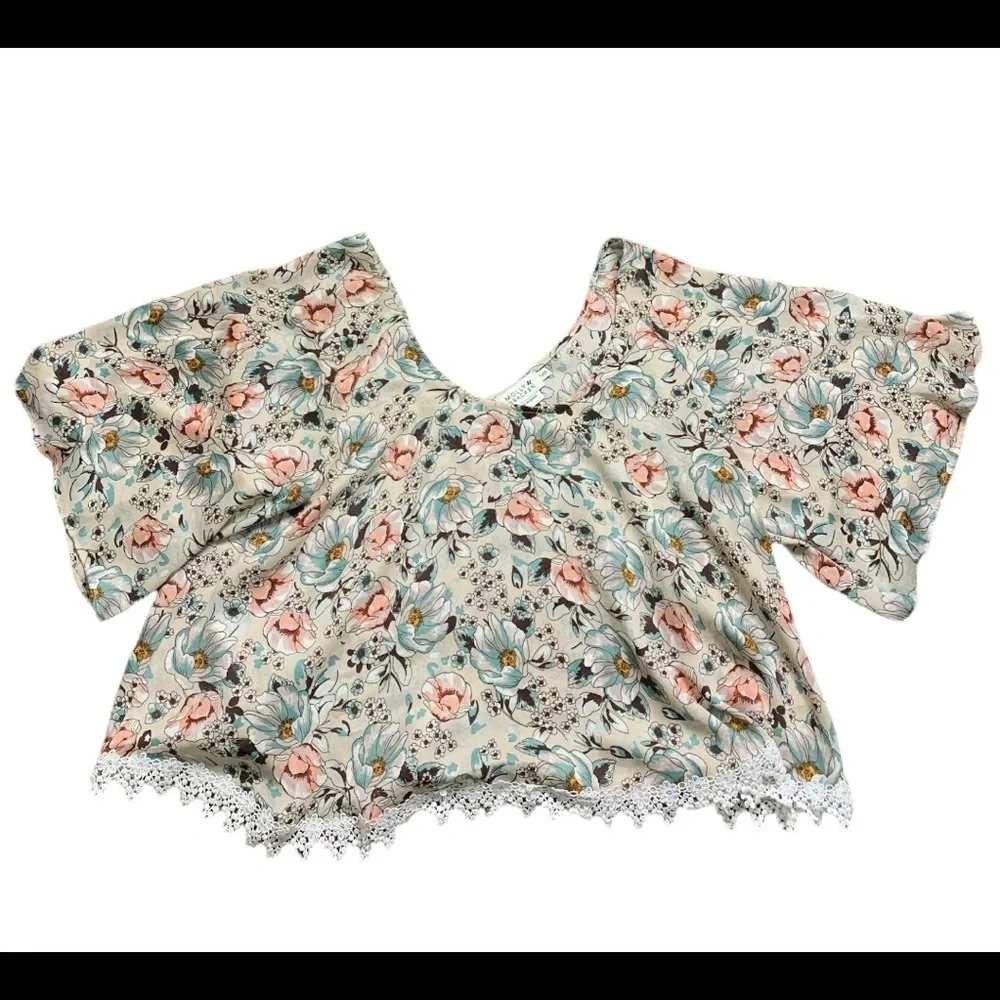 MOLLY BRAKEN Boho Floral Lace Trim Blouse With Scalloped Trim Beige Sz One Size - Picture 4 of 11